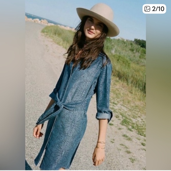 cloth & stone Dresses & Skirts - Anthropologie Cloth & Stone chambray floral Blue Long Sleeve shirt Dress small